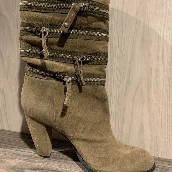 Sage green suede booties - Picture 5 of 6